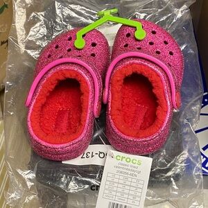 CROCS Kids Fuchsia Glitter Slippers